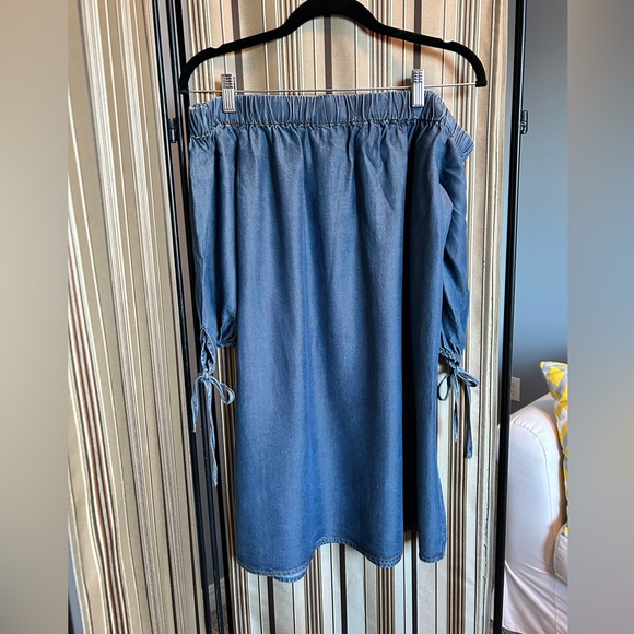 Saks Fifth Avenue chambray dress - Picture 5 of 15
